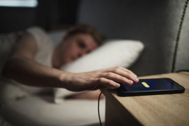 koliko je opasno po vaše zdravlje da spavate sa mobilnim telefonom pored sebe